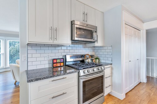 The Sandy Sunset Retreat- with outdoor sauna and hot tub