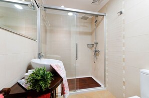 Shower, hair dryer, towels - YourHouse Can Ines, apartment with sea views (Playa de Muro)
