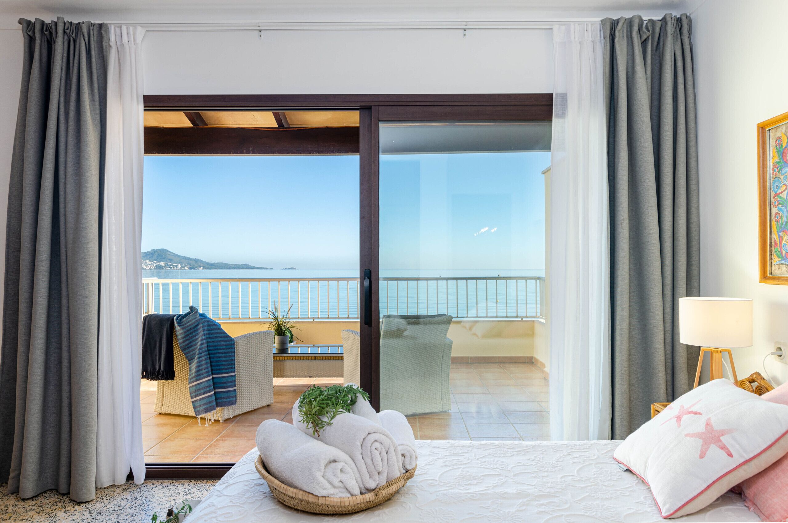 3 chambres, fer et planche à repasser, Wi-Fi gratuit, draps fournis