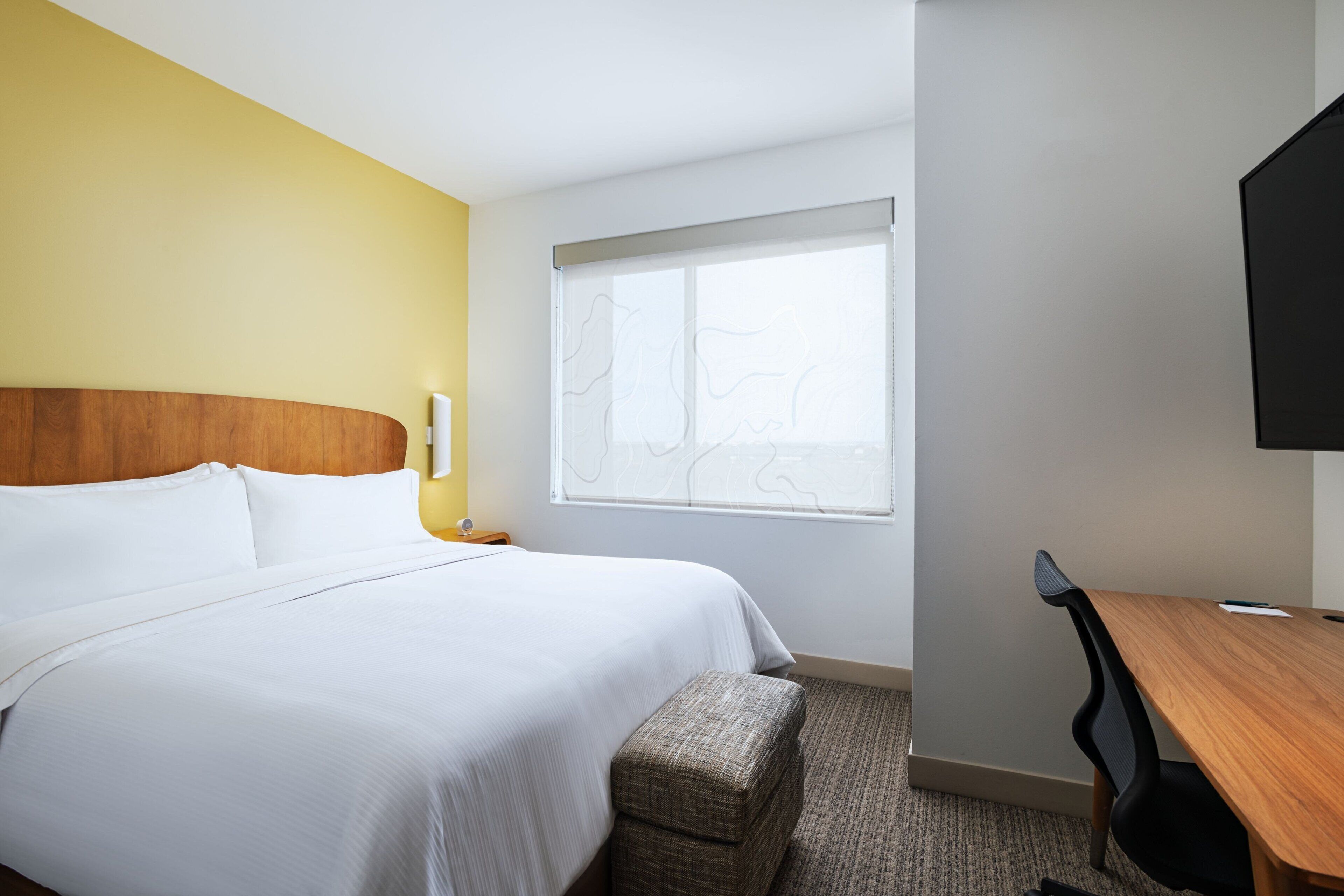 desk, laptop workspace, iron/ironing board, free wifi