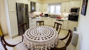 Comfort House | Private kitchen | Full-size fridge, microwave, oven, cookware/dishes/utensils - Alegria Holiday Home (Corfu)