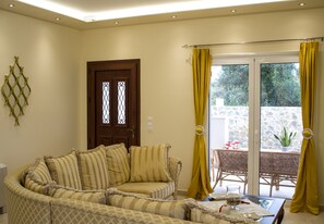 Living area - Alegria Holiday Home (Corfu)