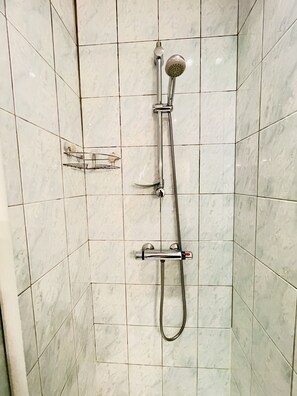 Shower - Bonaparte : Nice flat located 350 meters from the thermal baths (Parking) (Bains-les-Bains)