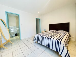 Fer et planche à repasser, accès au Wi-Fi (inclus)