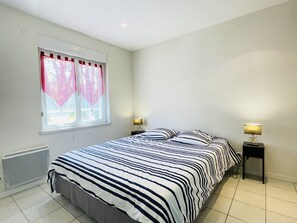 2 bedrooms, iron/ironing board, free WiFi