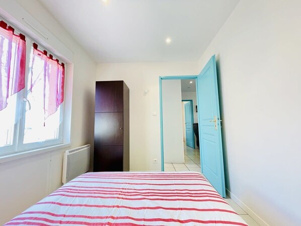 2 dormitorios, tabla de planchar con plancha, wifi gratis y ropa de cama