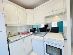 Refrigerador, microondas, horno y lavavajillas 