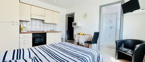 Iron/ironing board, free WiFi