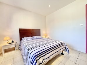 1 habitación, tabla de planchar con plancha y wifi gratis