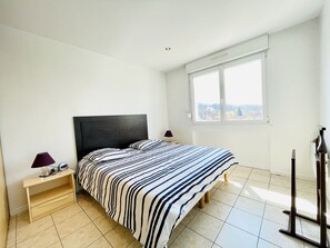 1 chambre, fer et planche à repasser, Wi-Fi gratuit