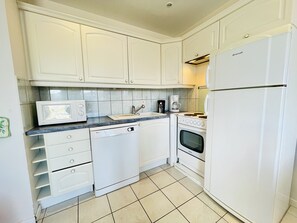 Réfrigérateur, micro-ondes, four, lave-vaisselle