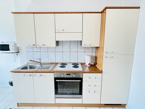 Fridge, microwave, oven, coffee/tea maker