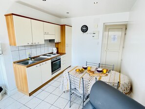 Fridge, microwave, oven, coffee/tea maker