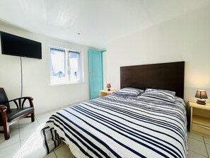 1 slaapkamer, een strijkplank/strijkijzer, gratis wifi