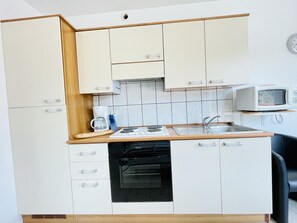 Fridge, microwave, oven, coffee/tea maker - Jean De La Fontaine : Studio near the Thermes de Bains les Bains (Bains-les-Bains)