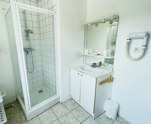 Shower - Jean De La Fontaine : Studio near the Thermes de Bains les Bains (Bains-les-Bains)