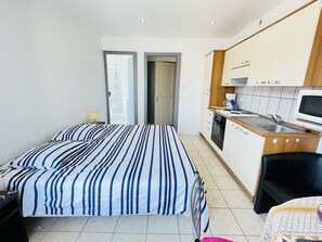 Iron/ironing board, free WiFi - Jean De La Fontaine : Studio near the Thermes de Bains les Bains (Bains-les-Bains)