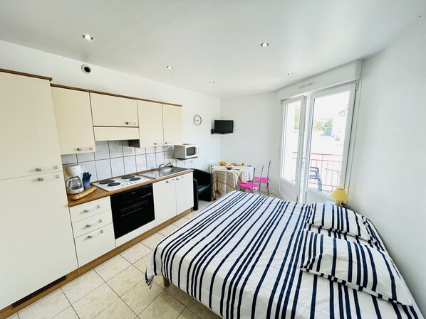 Iron/ironing board, free WiFi