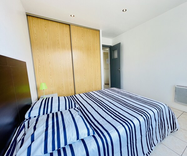 1 chambre, fer et planche à repasser, Wi-Fi gratuit