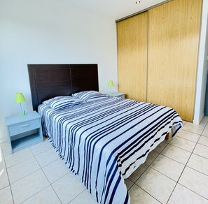 1 slaapkamer, een strijkplank/strijkijzer, gratis wifi