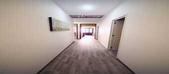 RECENTLY REMODELED HISTORICAL CENTER APARTMENT