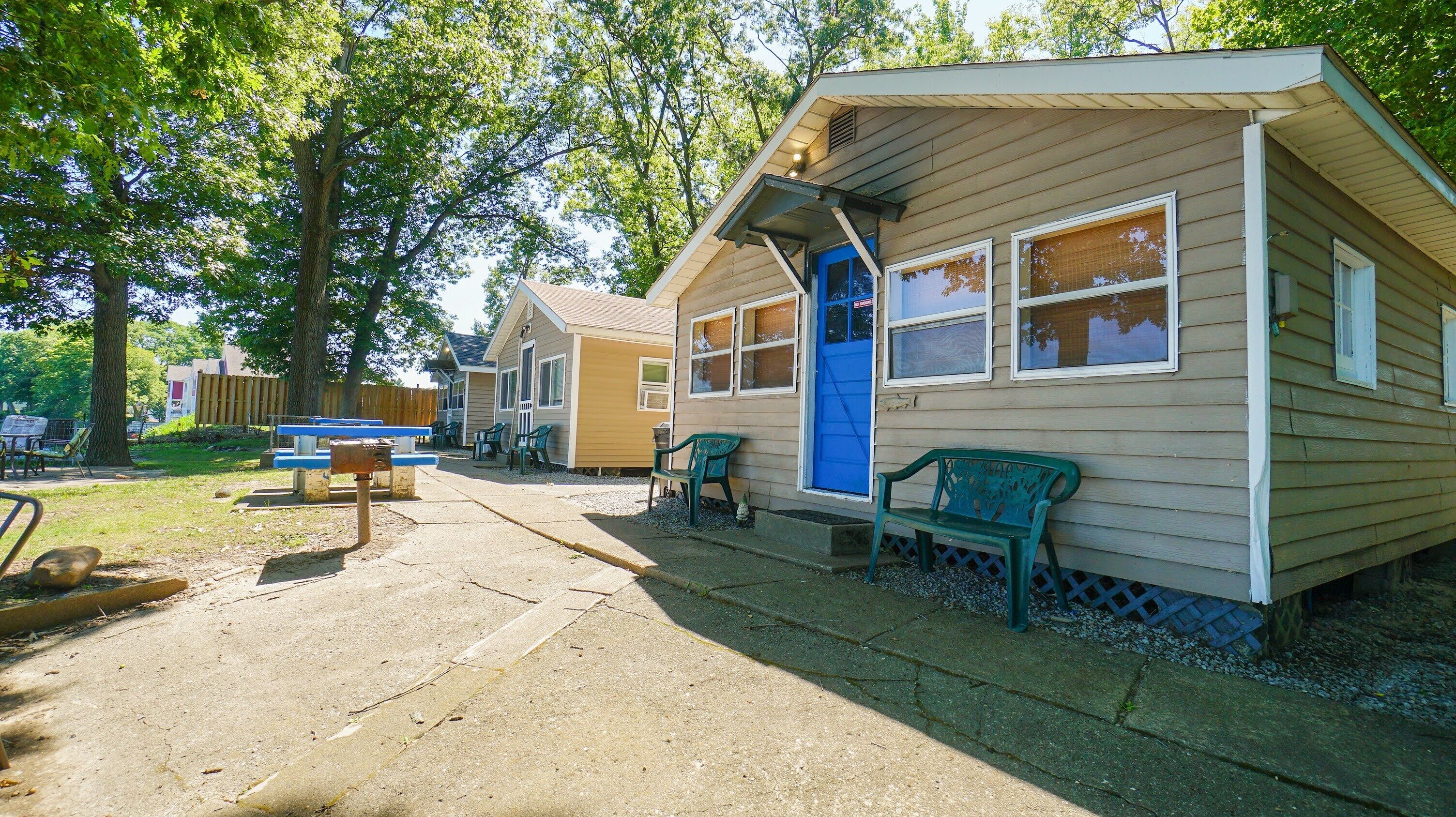 Cozy Two Bedroom Lakeview Cabin 3