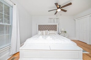 4 bedrooms, desk, iron/ironing board, WiFi