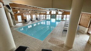 Piscine couverte, piscine extérieure