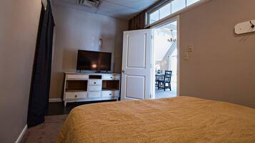 4 bedrooms, desk, free WiFi, bed sheets