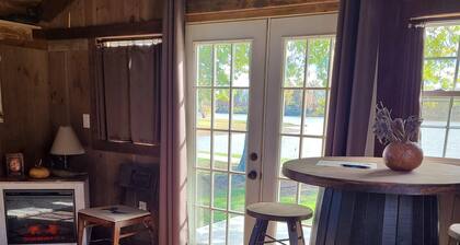 Romantic Country Cabin at Lakeview by Sue