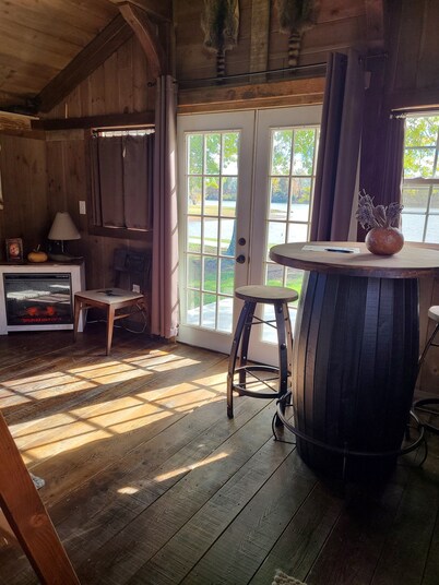 Romantic Country Cabin at Lakeview by Sue 