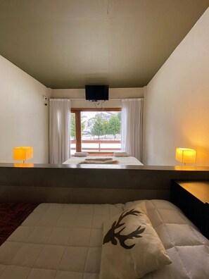 Basic Studio | Minibar, free WiFi, bed sheets - Loft Catedral by Base 41 (San Carlos de Bariloche)
