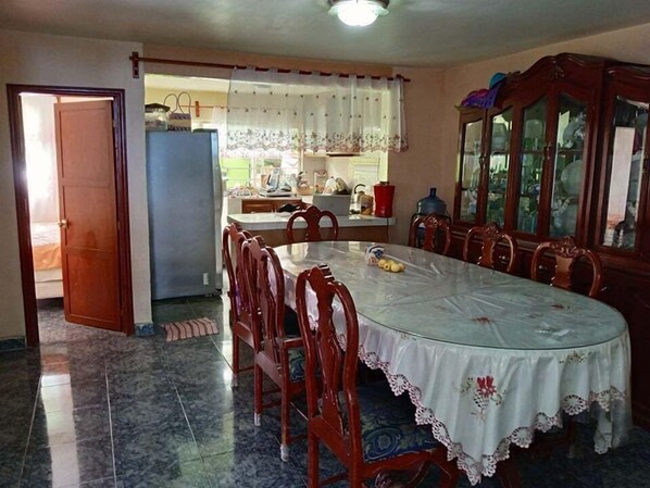 Smart TV de 40 pulgadas con canales digitales, televisión y Netflix