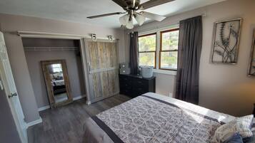 2 chambres, coffres-forts dans les chambres, fer et planche Ă repasser