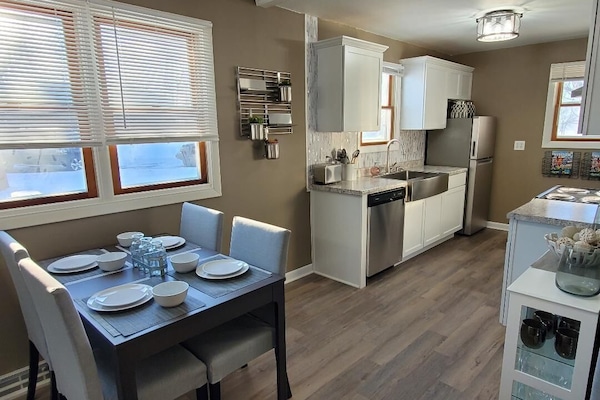 Kylskåp, mikrovågsugn, ugn och spishäll