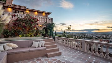 Grand Villa | Terrace/patio