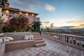 Grand Villa | Terrace/patio