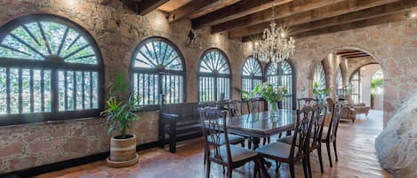 Grand Villa | Dining room
