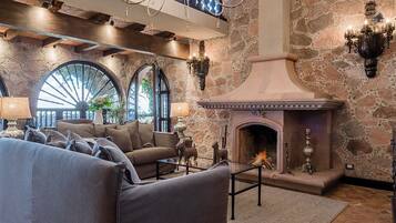 Grand Villa | Living area | 55-inch TV with digital channels, Netflix, streaming services