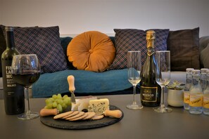 Luxury Apartment, Ensuite | Dining