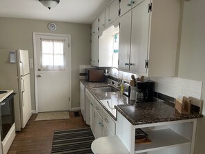 Fridge, microwave, stovetop, dishwasher