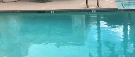 Ulkouima-allas, lämmitetty uima-allas