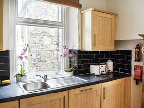 Dishwasher, high chair, freezer - 3 bedroom accommodation in Tideswell, near Buxton (Tideswell, near Buxton)
