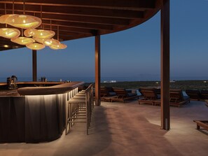 Bar junto a la piscina