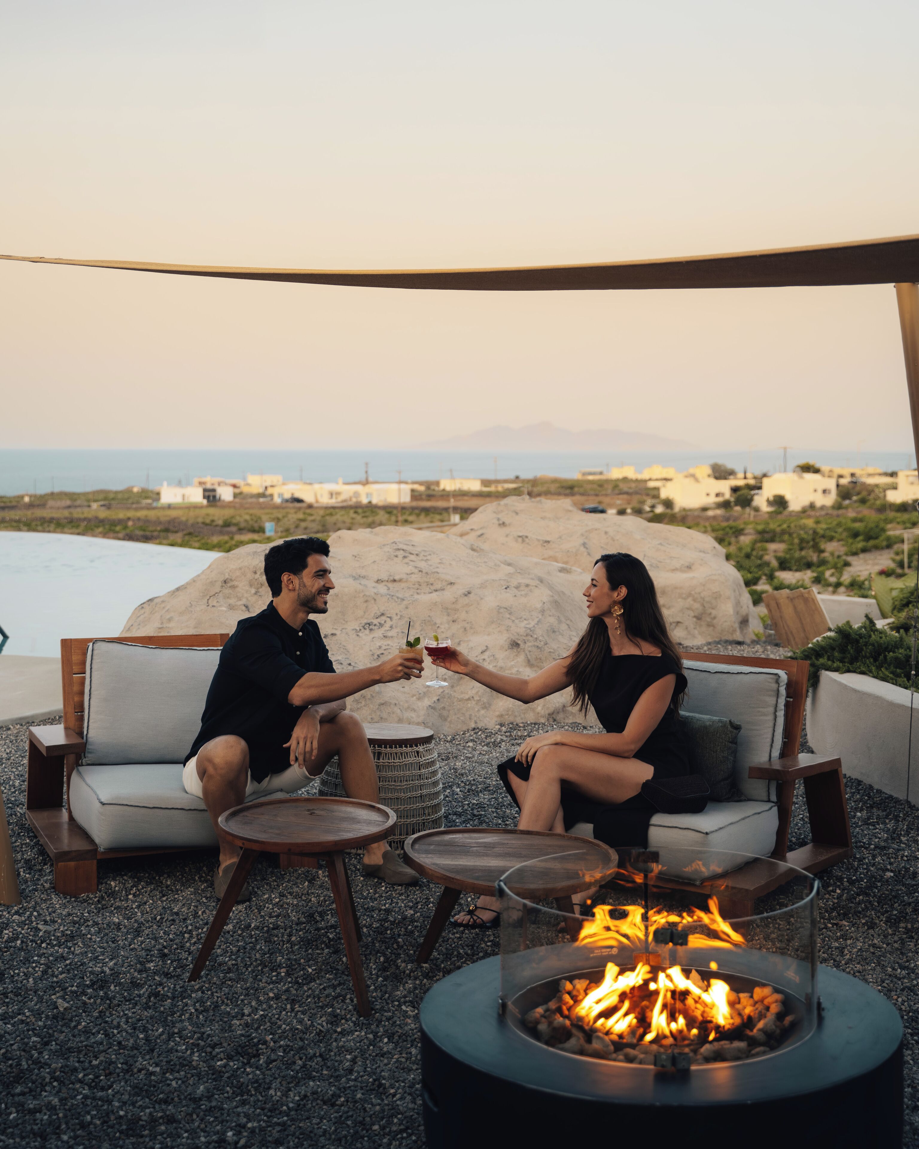 بار بجانب حمام السباحة