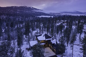 Exterior - 44° North Lodge- Luxury Cabin in Powder House Pass (South Lawrence)