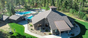 44° North Lodge- Luxury Cabin in Powder House Pass