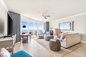 Smart TV, tavolo da ping pong, impianto stereo