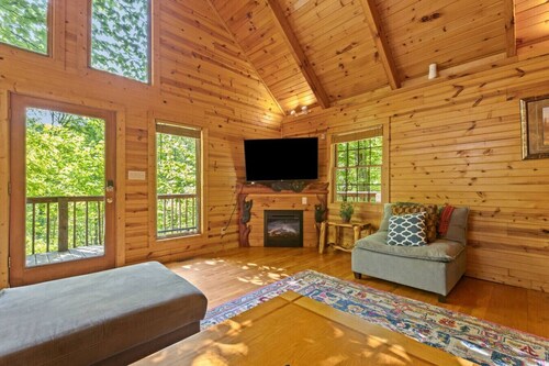 Beary Secluded- No Pet Fee, Hot Tub, Firepit, WiFi