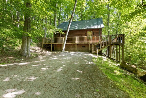 A cabin with a gravel driveway leading to a wooden deck. - Beary Secluded- No Pet Fee, Hot Tub, Firepit, WiFi (Slade)